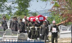 Şehit askerin cenazesi, ailesinin isteği üzerine 14 yıl sonra İstanbul'a nakledildi