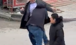 Sokak ortasında 2 kişi tarafından darbedildi