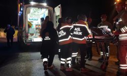 Su kanalına devrilen otomobilin sürücüsü yaralandı