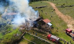Yangında ev kullanılamaz hale geldi