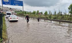 Zonguldak-İstanbul kara yolu su ile doldu, araç kuyrukları oluştu