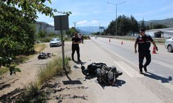Amasya'ya 2 motosikletin çarpıştığı kazada sürücüler yaralandı