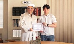 İslam'ı araştıran Güney Koreli Seungjın Hong, Müslüman oldu