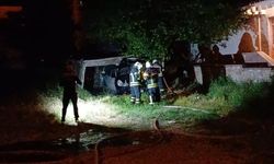 Park halindeki otomobil yandı, polis anonsla diğer araçları kaldırttı