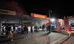 Sanayi sitesindeki yangında traktör kullanılamaz hale geldi