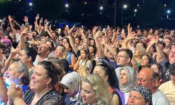 Soner Arıca, Fatsa konserinde annesi ve dayısı Kadir İnanır'ı andı