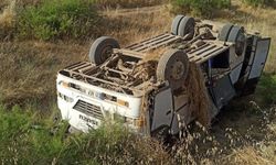 Tarım işçilerini taşıyan minibüs devrildi: 6'sı çocuk, 16 yaralı