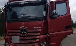 TIR ile otomobil çarpıştı: 1 ölü, 2 ağır yaralı