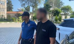 Araçtan sarkıp konvoyu çekerken, başını duraksayan minibüse çarptı