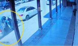 Çorum'da park halindeki iki otomobile çarpan otomobilin sürücü alkollü çıktı; kaza anı kamerada