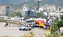 Hemzemin geçitte lokomotif ile TIR çarpıştı