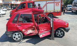 Kamyonetle çarpışan otomobilin sürücüsü yaralandı
