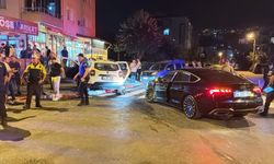 Otomobil polis aracıyla çarpıştı: 2 polis yaralı