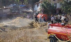 Saman balyaları tutuştu, köylüler tankerleriyle yangına koştu