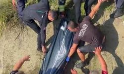 Sulama kanalına devrilen kamyonetin sürücüsü öldü, kuzeni yaralı kurtarıldı (2)