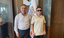 Türkiye 378'incisi olan görme engelli Taha, özel eğitim öğretmenliğini seçti