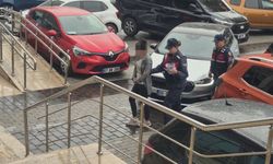 17 yaşındaki kızlarını yatağa zincirledikleri iddia edilen çift gözaltına alındı