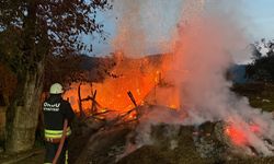 Atıl durumdaki ev yangında kullanılamaz hale geldi