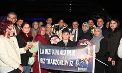 Avrupa şampiyonu boksör Havvanur Kethüda Trabzon'da coşkuyla karşılandı