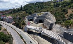 Dağlar deliniyor sahil yolu nefes alıyor; 54 kilometrelik güzergaha 3 şeritli yol