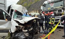 Minibüs ile TIR çarpıştı: 1 ölü, 11 yaralı