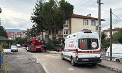 Tek başına yaşadığı evinde düşüp yaralanan kadın hastaneye kaldırıldı