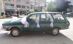 1982 model otomobilini cami inşaatına destek için satışa çıkardı
