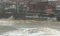 Amasra'da fırtına; dalga boyu 6 metreye ulaştı