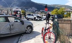 Amasya'da iki otomobil çarpıştı: 2 yaralı