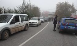 Canlı tavuk yüklü kamyon devrildi: 4 yaralı