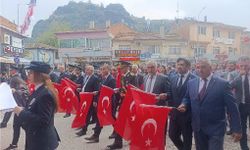 Çorum'da 103 metrelik bayrakla 'Cumhuriyet Yürüyüşü' düzenlendi