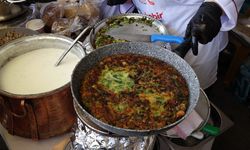 Dev tencerede pişirilen kuymakla vinçli rekor denemesi