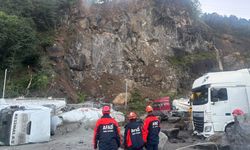 Hopa'da TIR parkında heyelan: 1 ölü