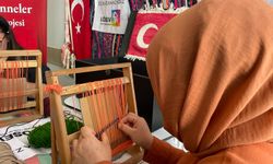 Kanser tedavisi gören çocukların anneleri LÖSEV desteğiyle el işi dokuma yaptı