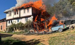 Kastamonu'da 2 katlı köy evi yandı
