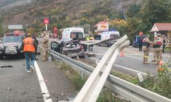 Otomobil bariyere çarptı; 1 ölü, 4 yaralı