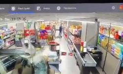 Otomobilin markete girdiği kaza kamerada