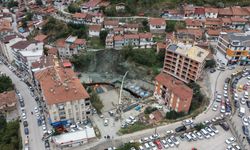 Tokat'ta yol çöktü, 2 katlı ev tahliye edildi