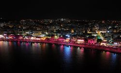 YEDAŞ, meme kanseri farkındalığı için Samsun'daki sahil sokak lambalarını pembe renkte yaktı