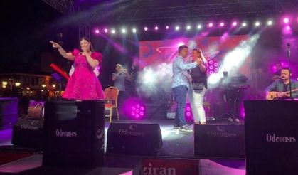 Tuğçe Kandemir konserinde evlilik teklifi
