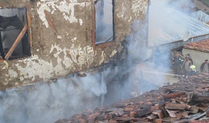 Çorum'da yangın; 2 ev ve 1 traktör kullanılamaz hale geldi