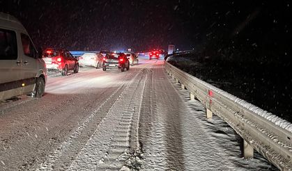 Kastamonu'da yoğun kar yağışı ulaşımı olumsuz etkiledi