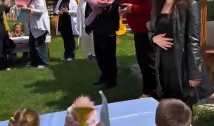 Anaokulu öğrencilerinden şüpheli şahıs ihbarına gelen polislere pastalı sürpriz