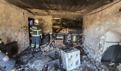 Komşusunun evindeki yangına müdahale etmek isteyen kadın, 5 gün sonra hastanede öldü