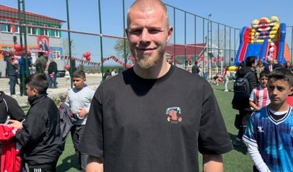 Samsunsporlu futbolcular, 23 Nisan Ulusal Egemenlik ve Çocuk Bayramı için çocuklarla buluştu