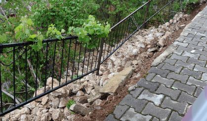 Amasya'da 5 katlı binanın istinat duvarı çöktü