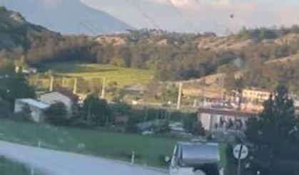 Kurbanlık hayvanı kamyonetin kasasından sarkıtarak taşıyan sürücüye ceza
