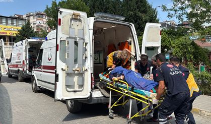 Otomobil, TIR'a arkadan çarptı: 1 ölü, 6'sı çocuk 8 yaralı