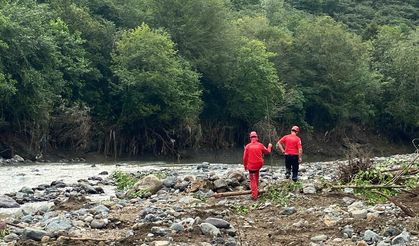 Giresun'da selde kaybolan yeğenin cansız bedeni bulundu, dayı aranıyor