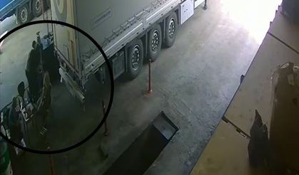 Nefes borusuna lokma tatlısı kaçan işçi, Heimlich manevrasıyla kurtarıldı; o anlar kamerada